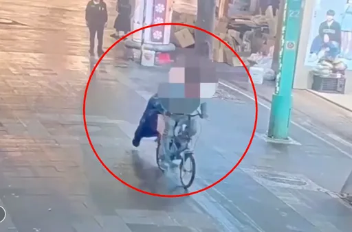 热血片！无业男西门町抢46张刮刮乐骑单车逃　「正义哥们」狂追压制画面曝　