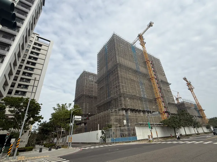 區段不僅所有權大賣，地上權宅也同樣挑戰區段新高達到4字頭行情。葉家銘攝