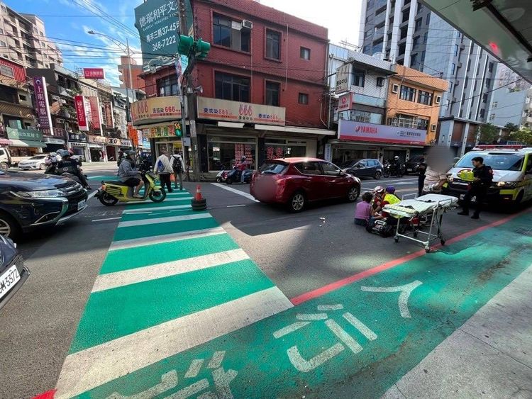 女駕駛未禮讓行人 7旬婦人遭撞多處擦挫傷