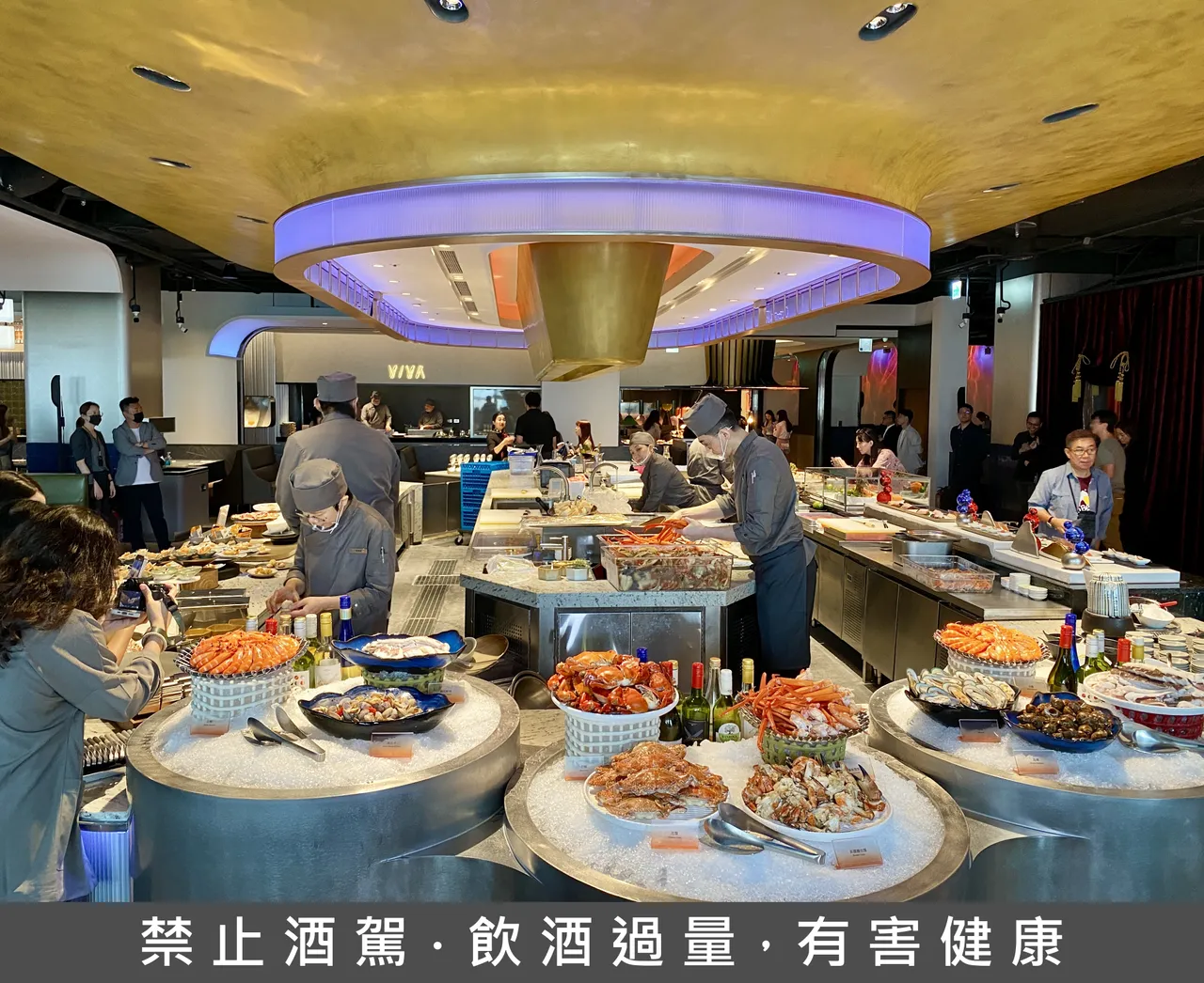 「URBAN PARADISE」主打餐酒吃到饱提供200多道料理。庄伟祺摄