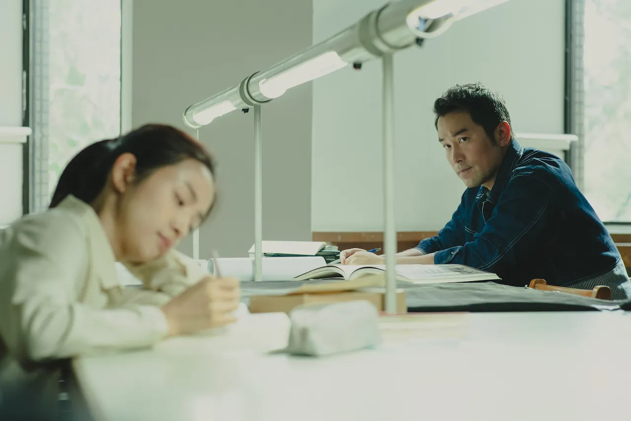 張孝全（右）、林依晨首次圖書館邂逅，「書寫聲」意外傳情。風起娛樂提供