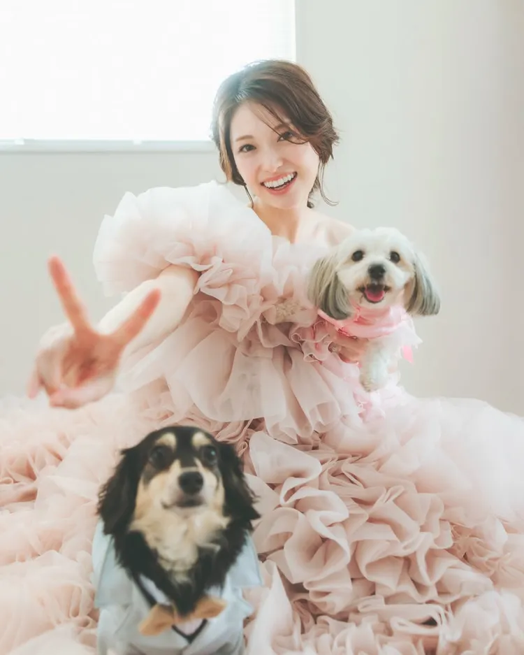 松村沙友理兩隻愛犬當花童。翻攝松村沙友理IG