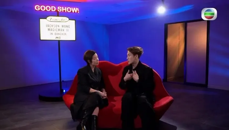 王嘉爾（右）接受黎芷珊訪問。翻攝黎芷珊IG