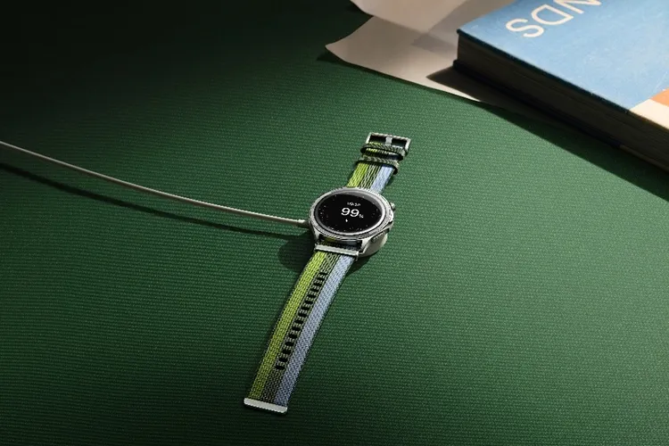 OPPO Watch S主打輕薄設計與長效續航，錶身僅8.9mm、重量約35克。OPPO提供