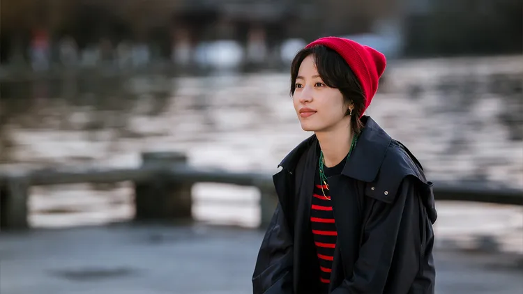 周雨彤飾演懷揣夢想的年輕編劇「顧雲蘇」。中天娛樂台提供