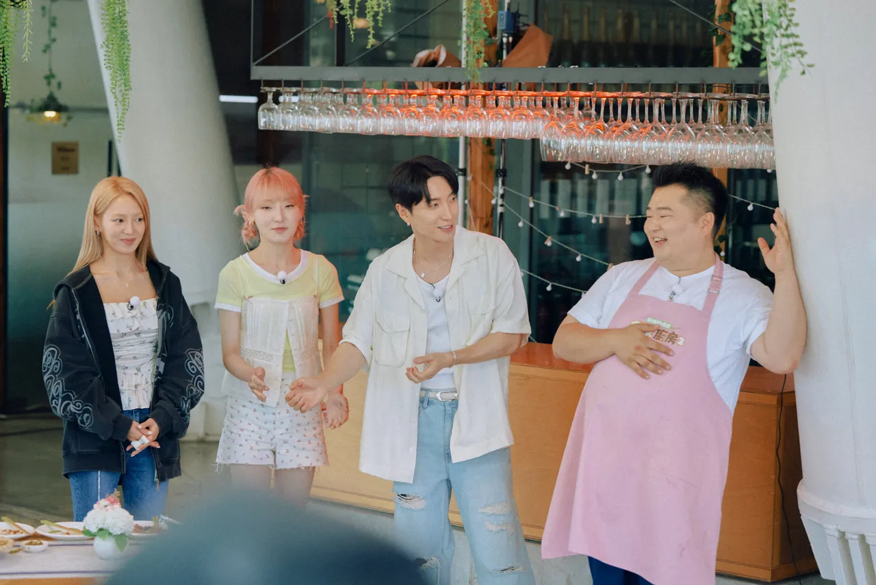 少女时代孝渊（左起）与吃播主喜饭成为新成员。客家电视台提供