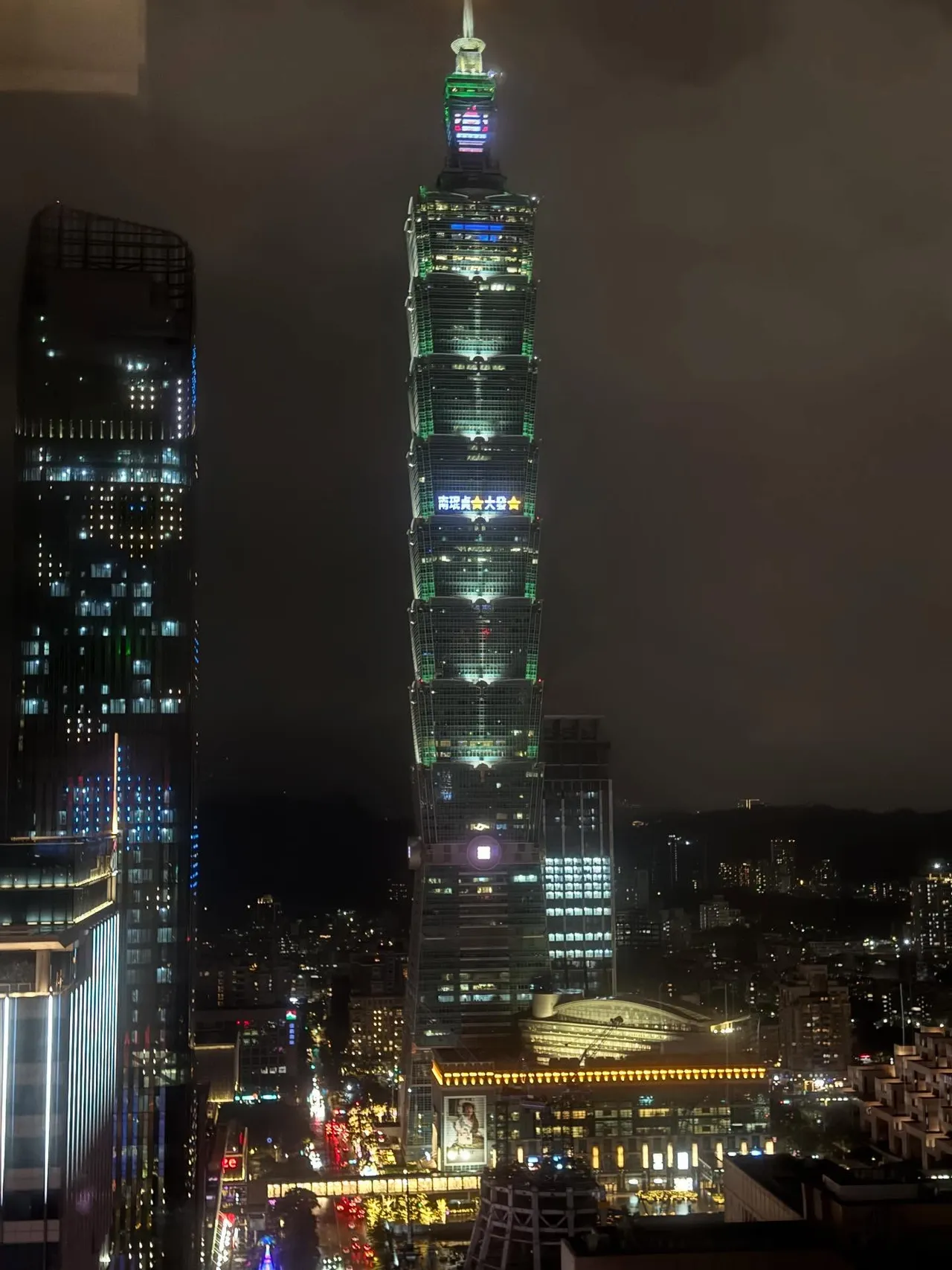 南珉贞粉丝在台北101外墙帮她点灯。翻摄南珉贞IG