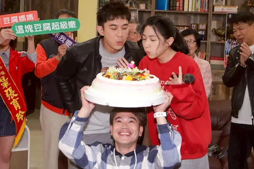 曾子益骑重机急刹救美　曾智希第一集险直接杀青