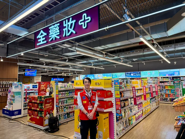 大全聯青埔店地下1樓賣場主打5大特色專區，包含全電器、全藥妝等。莊偉祺攝