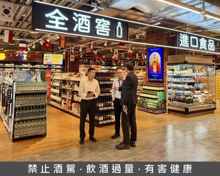 保留大潤發原法國企業採購優惠，大全聯青埔店首度推出酒窖專區。莊偉祺攝