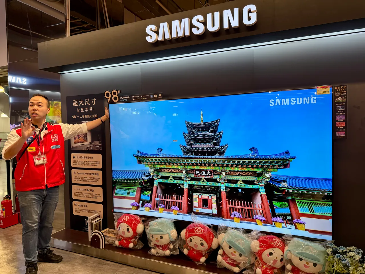 大全联青埔店电器专区主打IOT连网家电、98吋超大尺寸电视等，以满足当地客群AI需求。庄伟祺摄