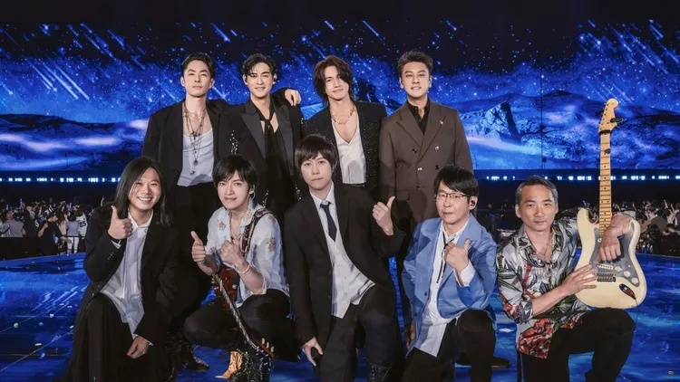 F4（后排）透过五月天演唱会久违合体并复出，朱孝天（后排右）被踢出复出计划。相信音乐提供