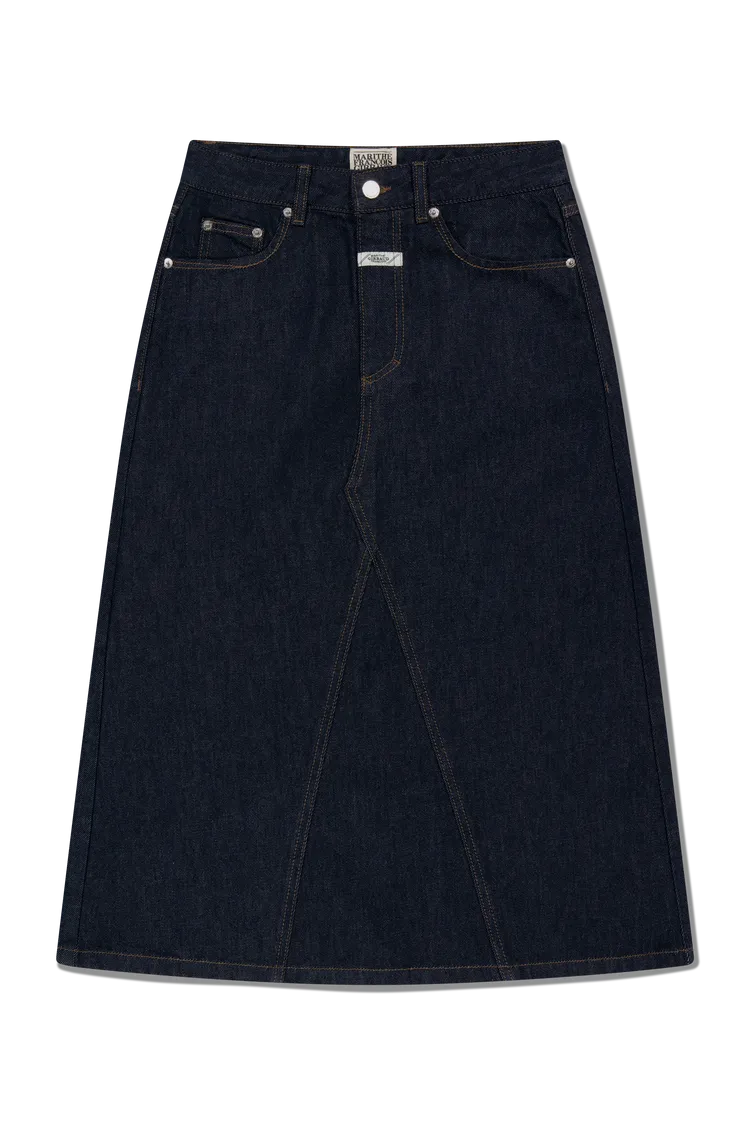 M+FG女版A字丹寧中長裙，4390元。品牌提供