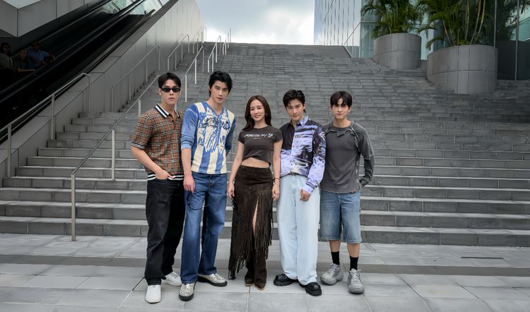 人美真好！周曉涵為《男公館》宣傳　國外演員搶著幫她工作