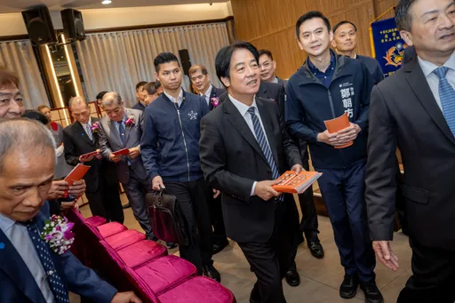 肯定宪兵捍卫国安　赖清德发小橘书「让国人知道如何自保、助人」