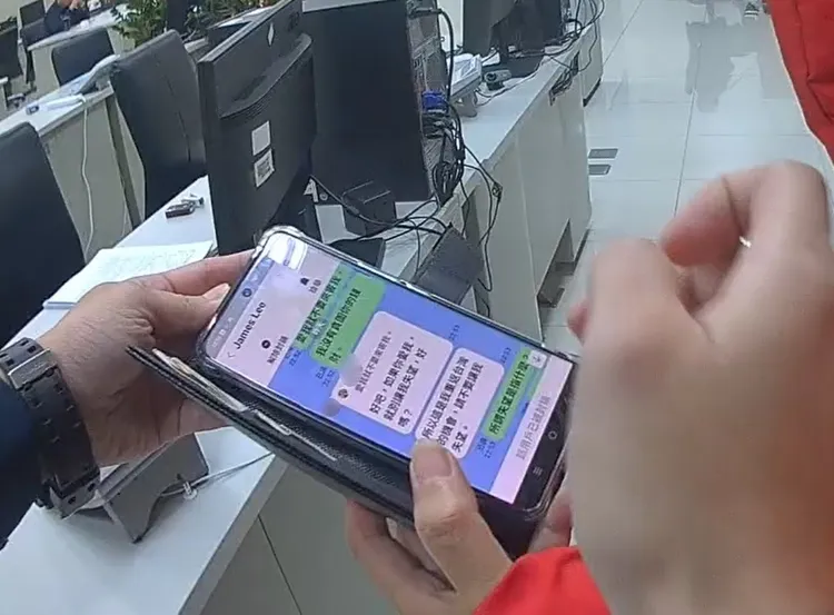 57歲林女被自稱「戰地醫生」James加好友追求，但對方的詭異舉動引起林女懷疑，她趕忙求助警方。翻攝畫面