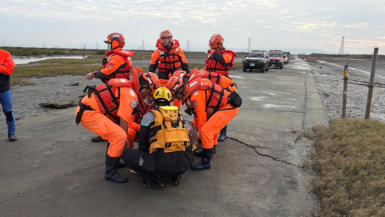 魏姓警务员落水失联一晚，今晨被发现时已明显死亡。民众提供