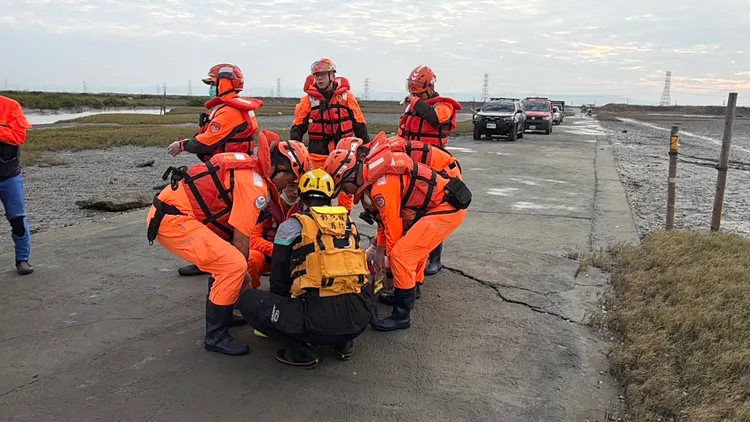 魏姓警務員落水失聯一晚，今晨被發現時已明顯死亡。民眾提供