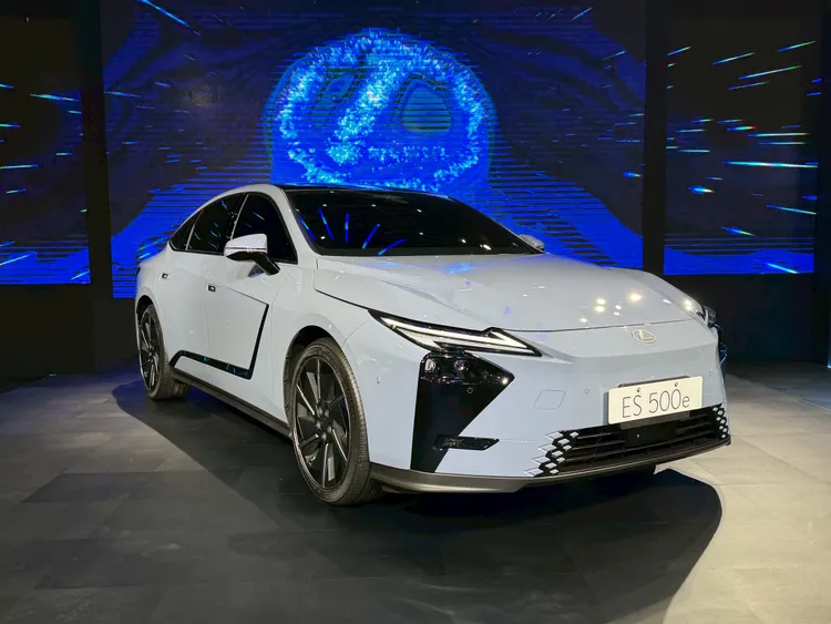 大改款ES採用全新開發的TNGA平台（GA-K），可兼顧HEV與BEV多元動力配置，同時進一步強化車體結構剛性。林浩昇攝