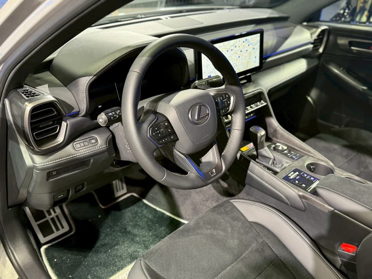 座舱导入12.3吋中控触控萤幕与12.3吋全数位仪表板，资讯显示更加直觉清晰。林浩升摄