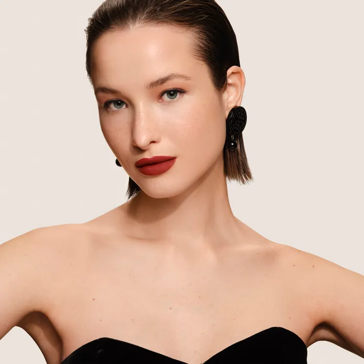 #462紗暈磚紅。品牌提供