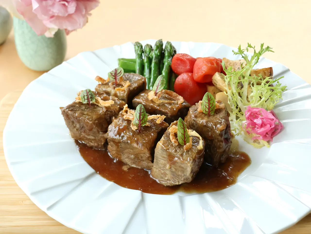 2026单品年菜外带窖藏绍酒东坡牛小排。日月千禧提供