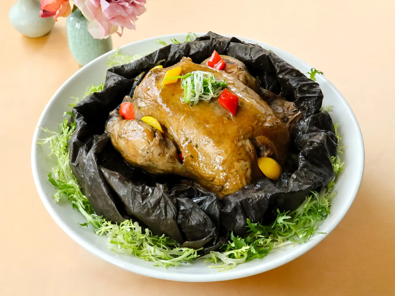 2026单品年菜外带荷香牛肝菌乾坤鸡。日月千禧提供