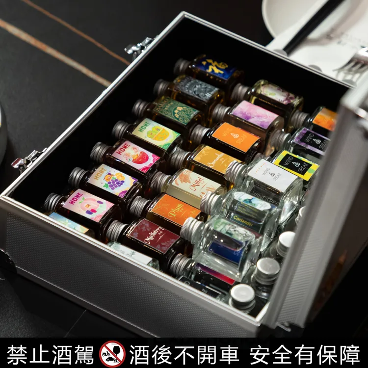 東太陽製酒除了以台灣在地的刺蔥、荖葉、桂花與桑葚做為原料之外，也持續不斷在嘗試台灣在地各種可能性。業者提供