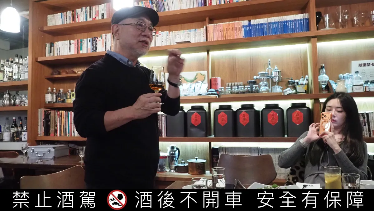 在J. Henry & Sons与东太阳制酒的交流会中，有「台湾调酒教父」美誉的王灵安老师也认为，这种跨越东西方的知识交流结合，让的「风味」不再只是意识型态，而是真正具有文化与内涵的实质意义。业者提供