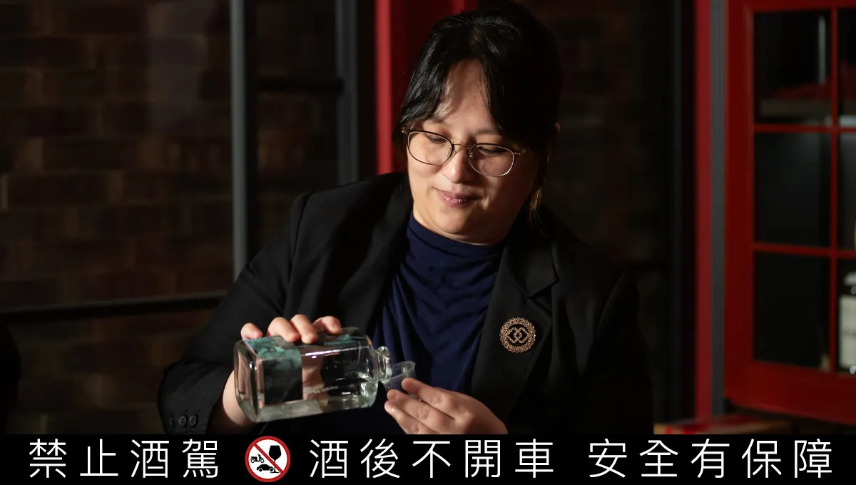 东太阳制酒业务总监刘虹汶表示，他们一直以来专注在台湾风土、在地植物、水果、茶叶甚至木材上的运用，为的就是打造真正属于台湾特色的酒液风味，这与J. Henry & Sons 的理念不谋而合。业者提供