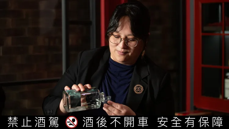 東太陽製酒業務總監劉虹汶表示，他們一直以來專注在台灣風土、在地植物、水果、茶葉甚至木材上的運用，為的就是打造真正屬於台灣特色的酒液風味，這與J. Henry & Sons 的理念不謀而合。業者提供