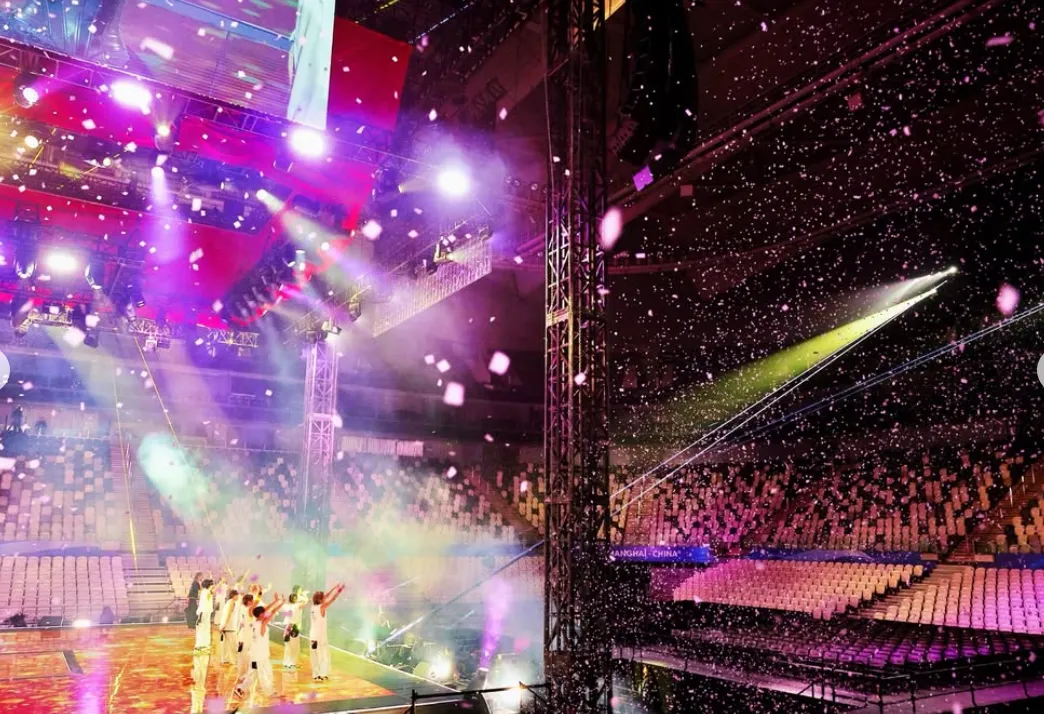 滨崎步「无人演唱会」，面对台下1.4万座空席开唱。翻摄滨崎步IG