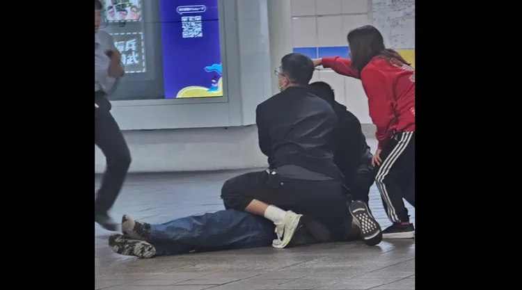 現場有人倒下。翻攝自lin_van_der_mark