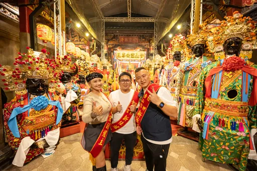 一岁娃掷出四圣杯！青山宫「掷炉主大典」爆棚　尊王暖心听儿童祝寿歌成最大亮点