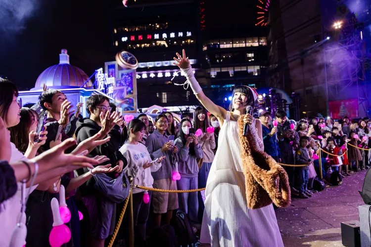 脆樂團與南台灣歌迷互動。寬寬整合提供