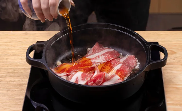 關西風第三道程序「淋醬」特選日本愛知縣吟釀醬油。業者提供