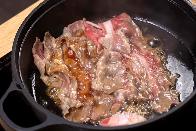 蜜柑關西風壽喜燒主打款待感，讓消費者在食材上享受高CP值日式品質。業者提供