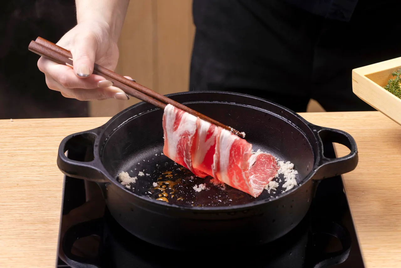 关西风第二道程序「下肉」，蜜柑打造千元内即可享用日本和牛的超款待套餐。业者提供