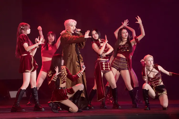 畢書盡連續演唱多首經典情歌，引起台下共鳴。彭欣偉攝