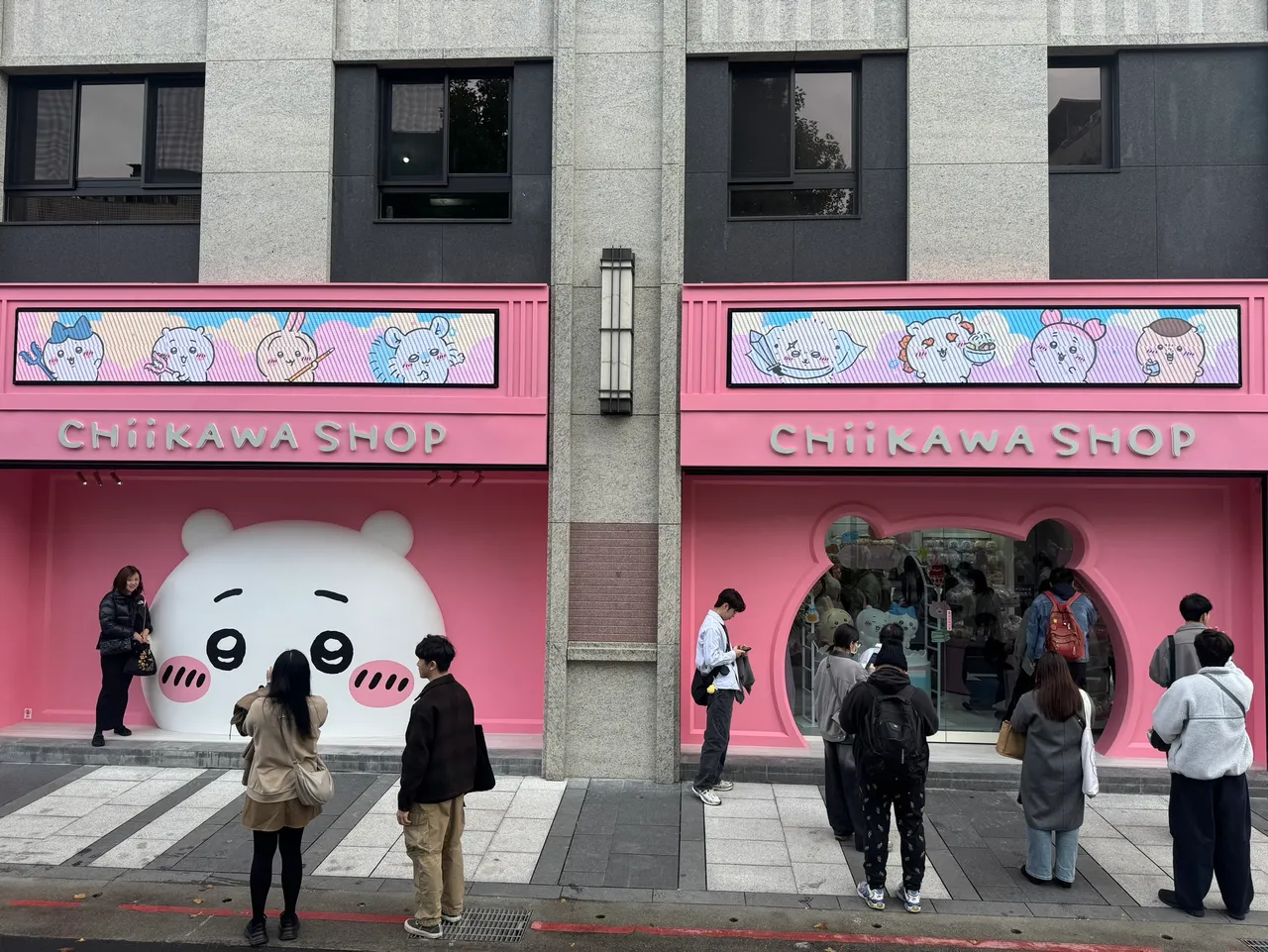 吉伊卡哇「台北常设店」今开幕！近百人排队　入场限20分钟