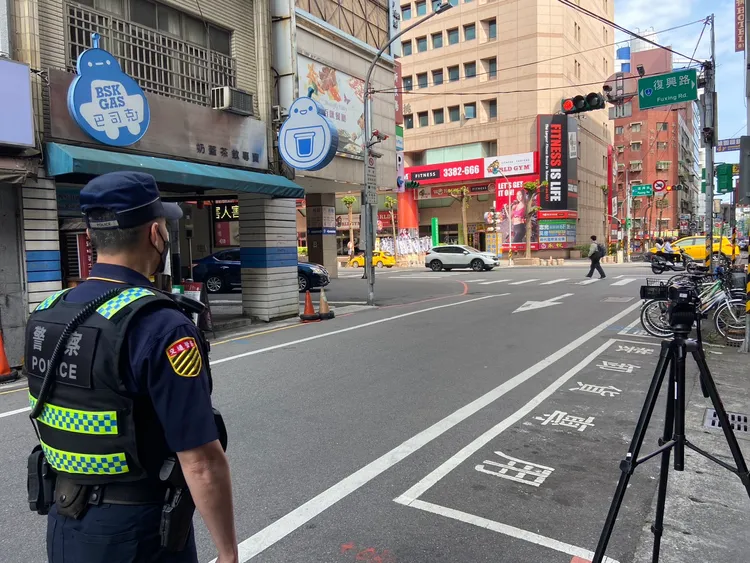 桃警路口執法。桃園市警局交通大隊提供