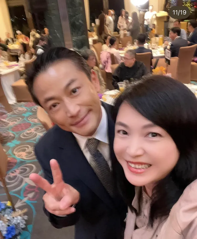 張鳳書與瘦一大圈的江宏恩曾一起演出《飛龍在天》。翻攝自張鳳書IG