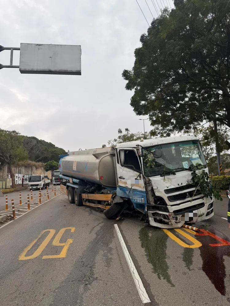肇事油罐車。民眾提供