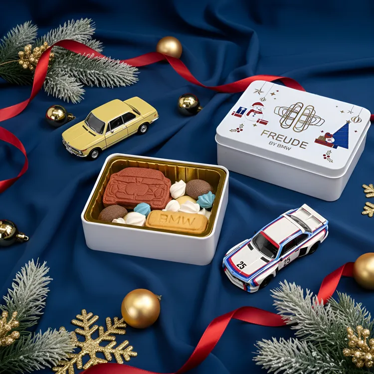 BMW总代理泛德携手全台13家BMW授权经销商，共同发起「2025 BMW圣诞驭爱同行」公益活动。自 12 月 1 日起至 12 月 31 日止，活动期间凡亲临全台 BMW 授权经销商展示中心，或透过 BMW 指定活动页面进行线上响应，完成单笔捐款新台币 800 元，即可获得限量「BMW 圣诞手工饼干礼盒」乙份。业者提供