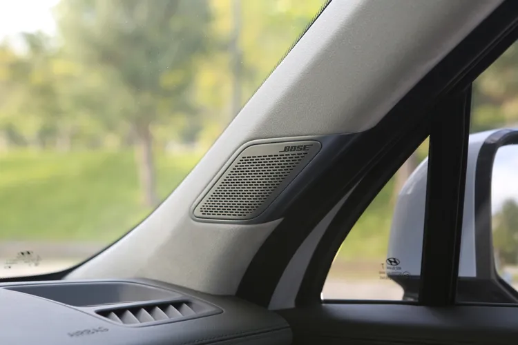 Santa Fe Calligraphy標配BOSE高階音響系統，提供清晰細膩且環繞感十足的聆聽體驗。林浩昇攝