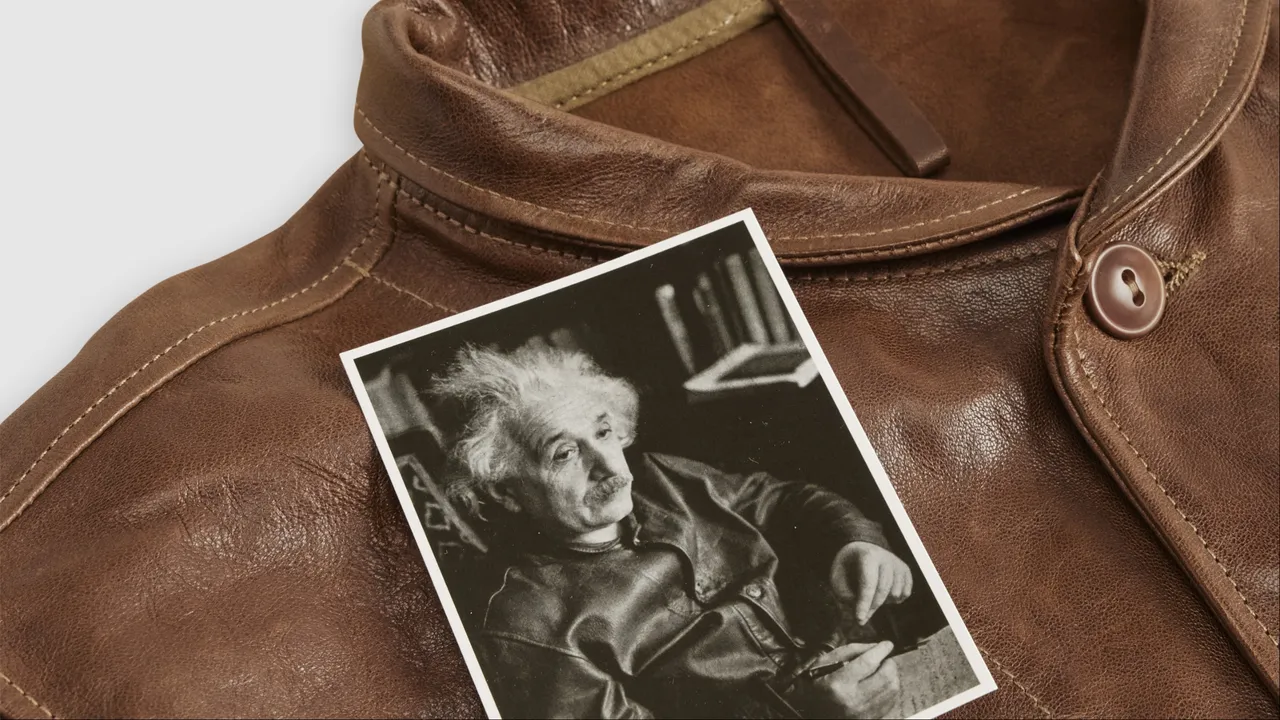 Levi’s復刻了愛因斯坦最愛穿的皮夾克。品牌提供