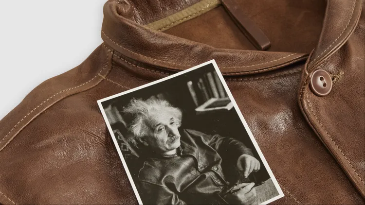 Levi’s复刻了爱因斯坦最爱穿的皮夹克。品牌提供
