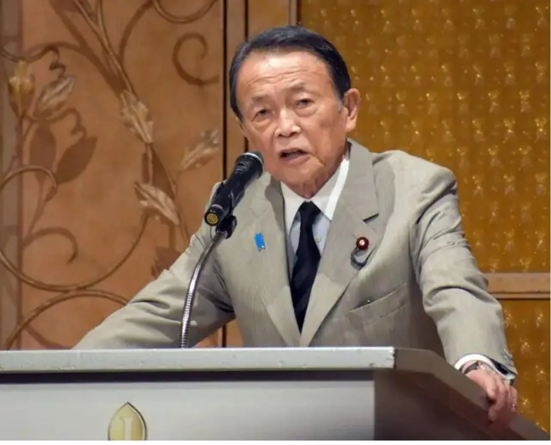 自民党副总裁麻生太郎表态，支持高市早苗的国会答辩。翻摄矢板明夫俱乐部脸书
