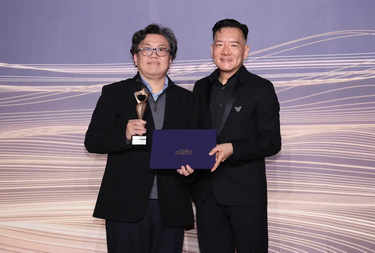 泰可國際執行長黃泰豪（左）表示，Z音波高效、快速與低痛感的療程設計深獲台灣求美者與醫師們的支持。