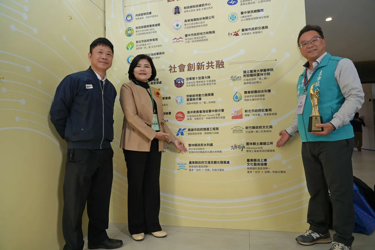 土库镇公所设置「Bookpanda转运站」，建构阅读无障碍网络，也获得肯定。云县府提供